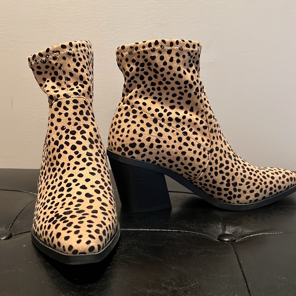 Cute leopard print beige/tan and black heel ankle boots